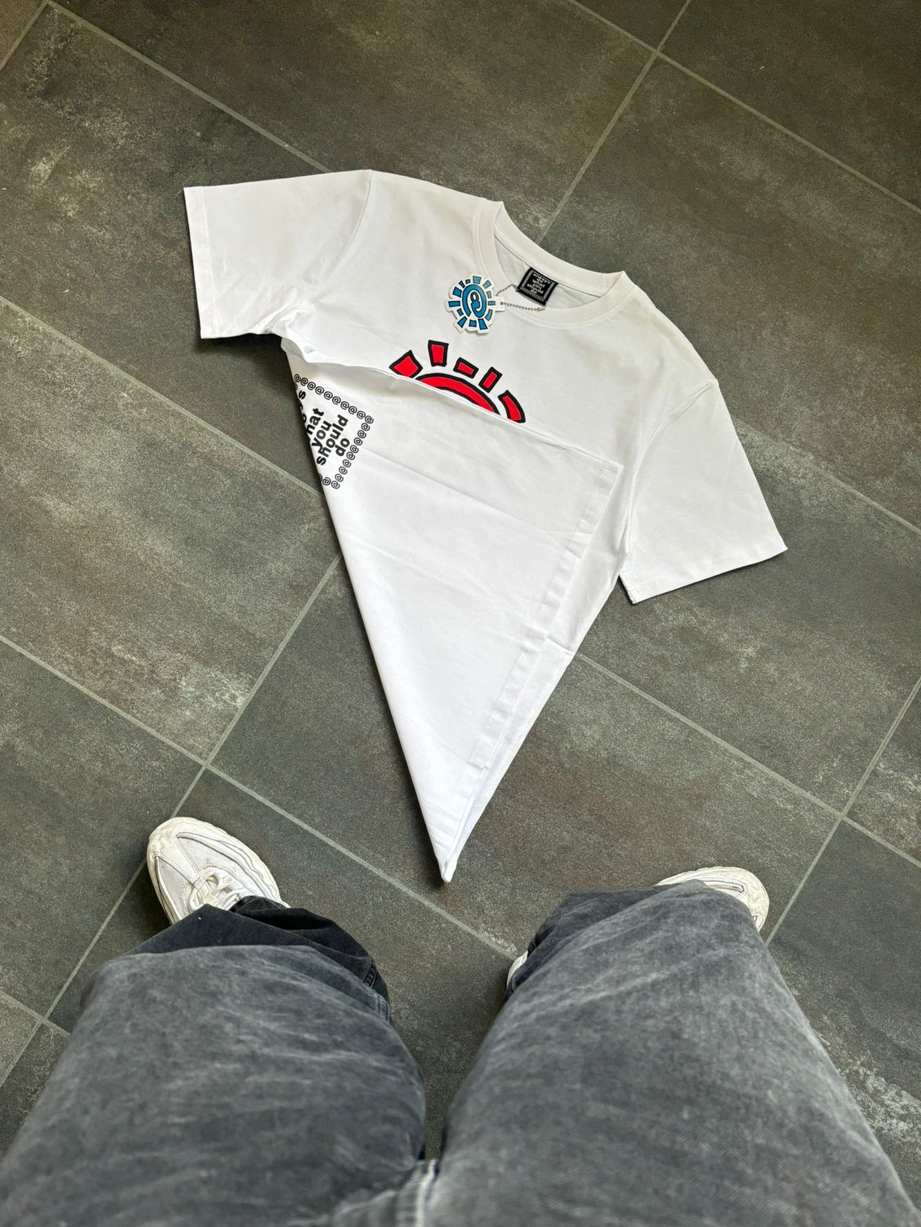 Adwysd White & Red Sun Graphic Tee