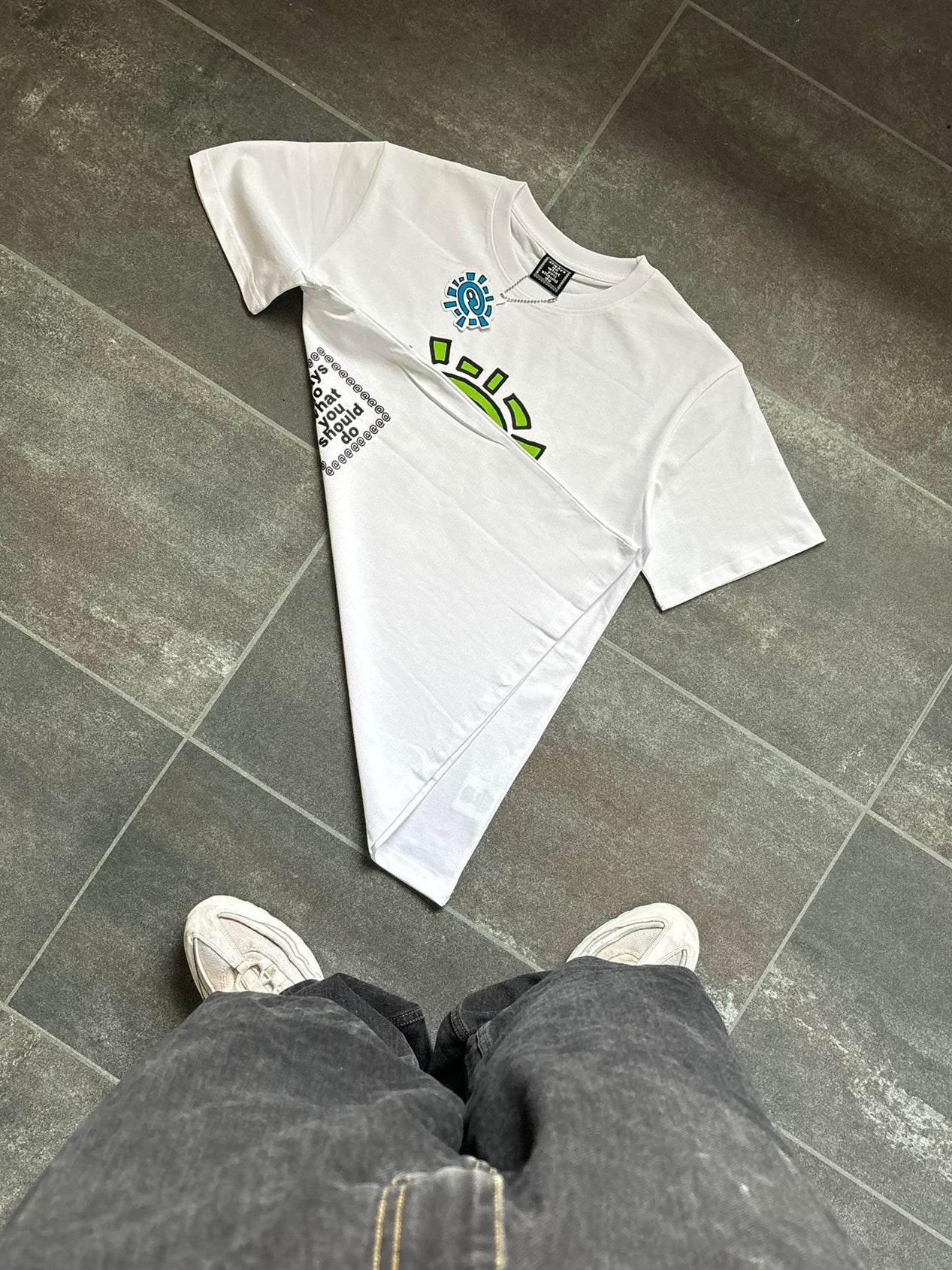 Adwysd White & Green Sun Graphic Tee