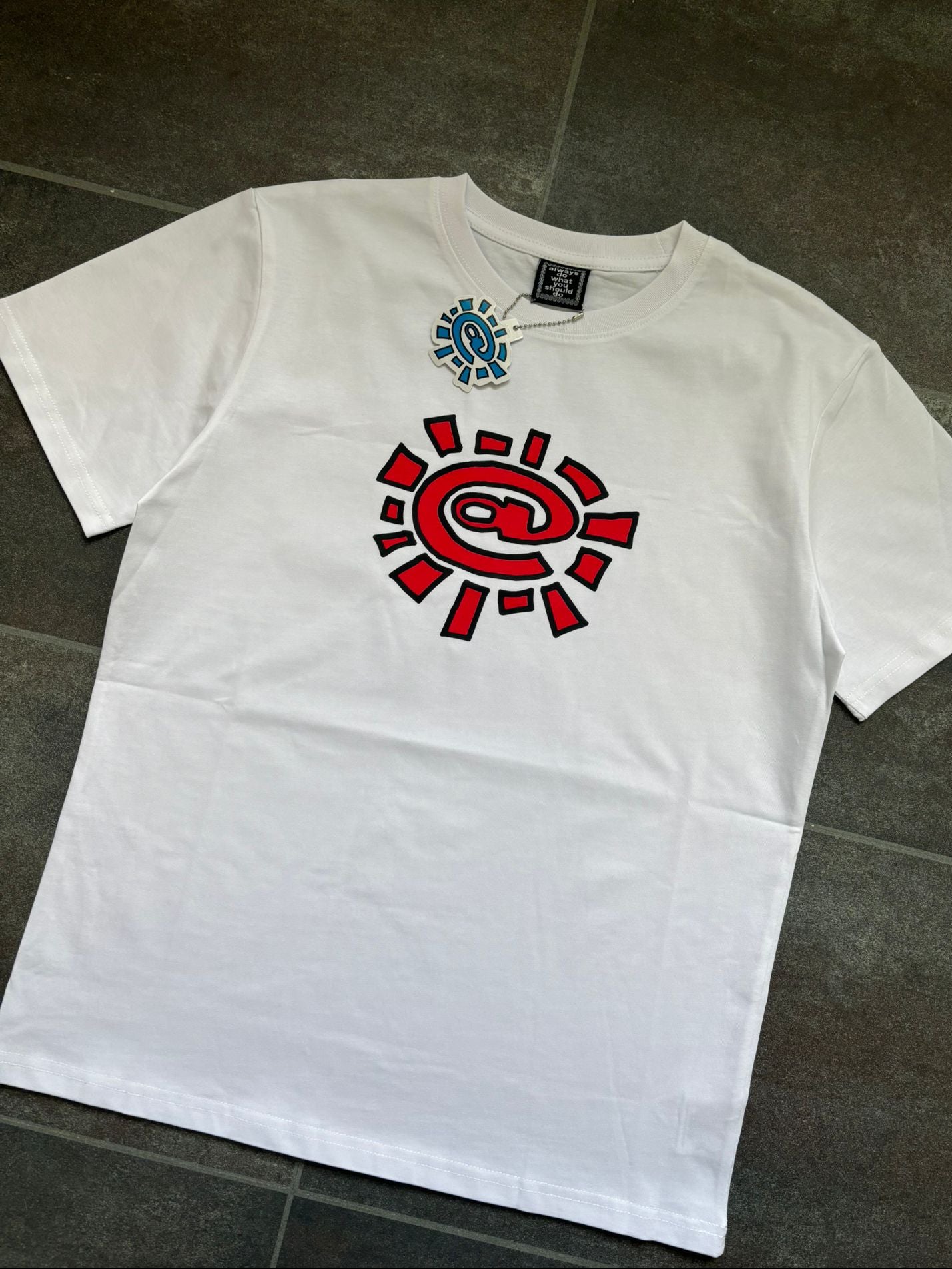 Adwysd White & Red Sun Graphic Tee