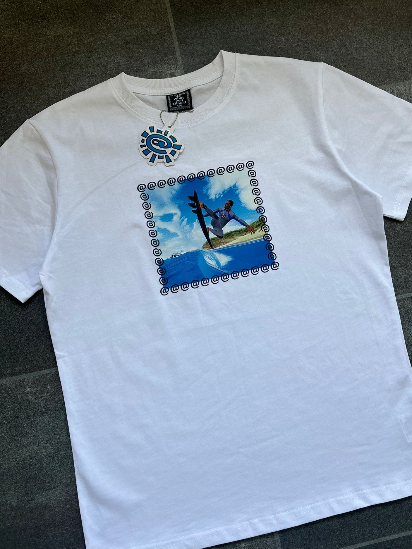 Adwysd White & Blue Surf Graphic Tee