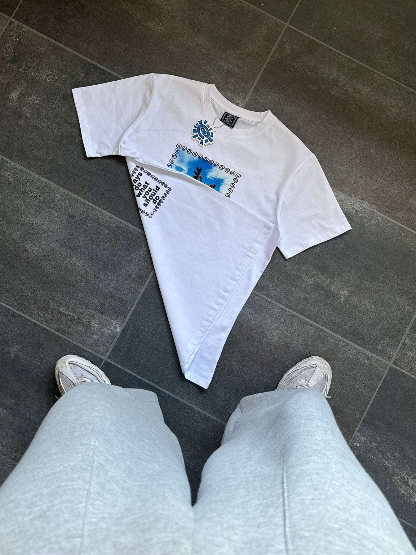 Adwysd White & Blue Surf Graphic Tee